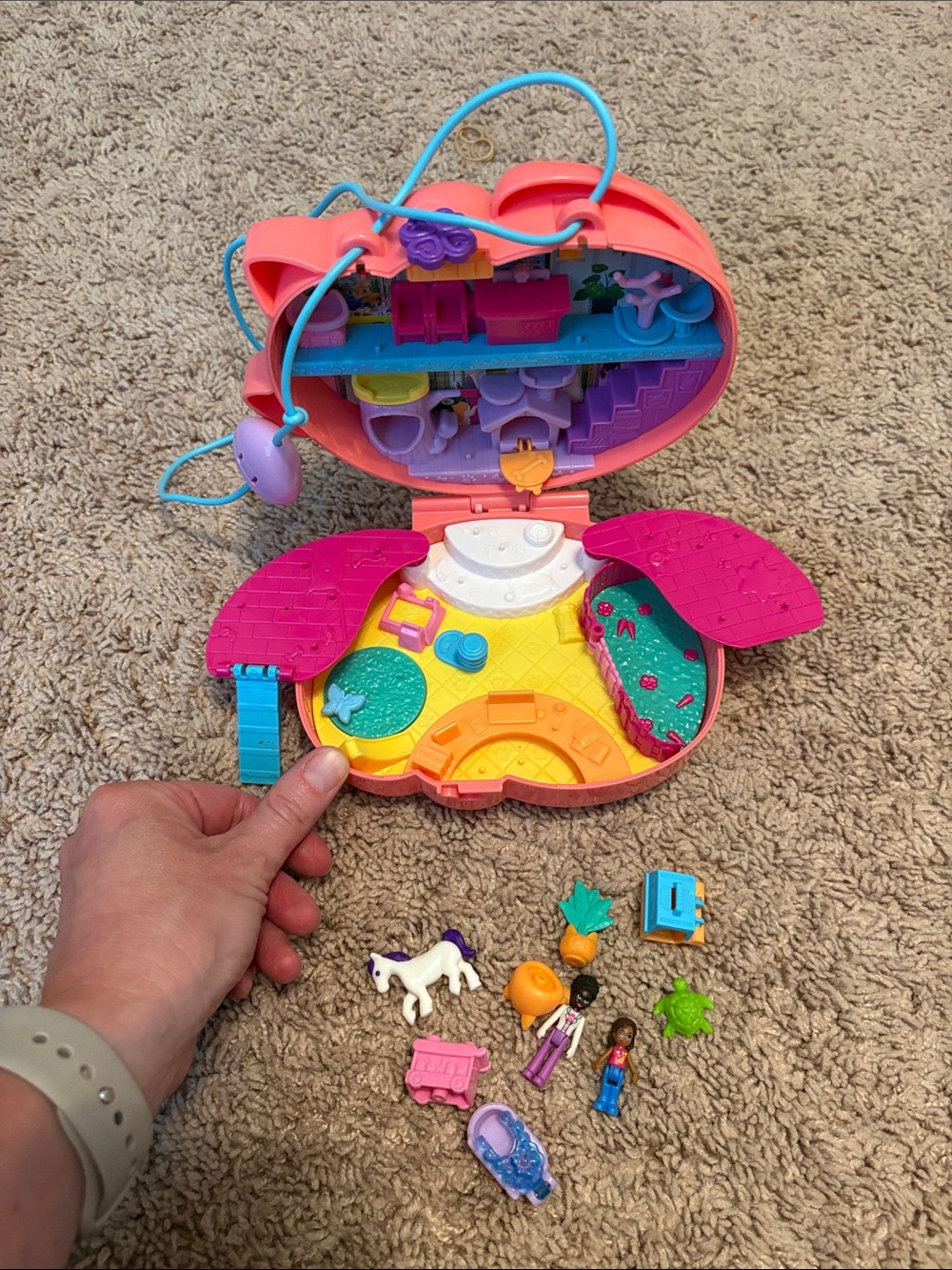 Polly Pocket Starring Shani Cuddly Cat Purse Compact